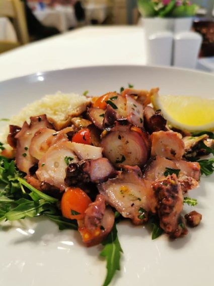 poroka v restavraciji