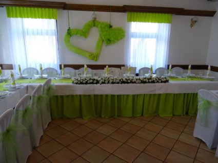poroka v gostišču kum