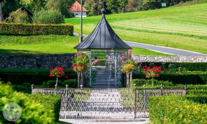 Polhograjska Graščina