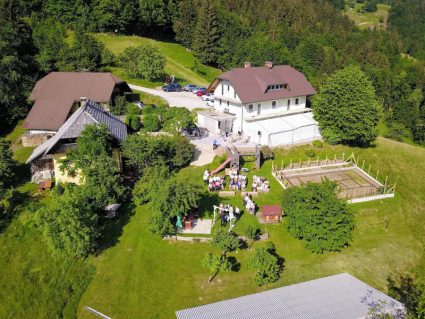 Izletniška kmetija Pr Hariž  ·