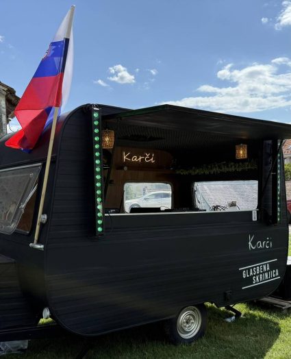 Karči - glasbena DJ skrinjica