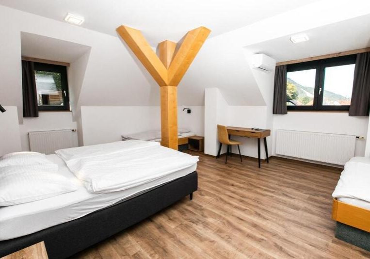 poroka na Kozjanskem dvoru