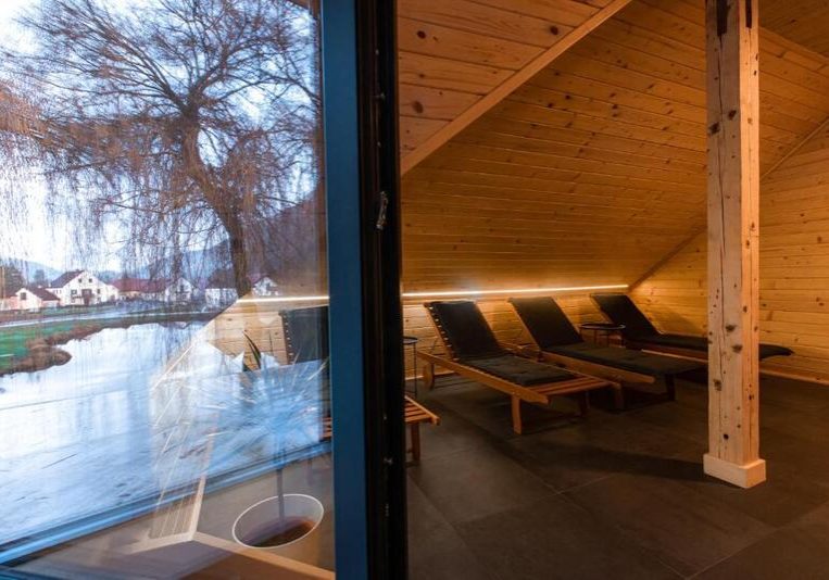 poroka na Kozjanskem dvoru