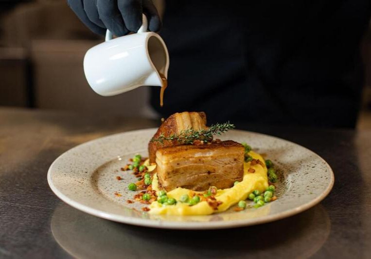 poroka na Kozjanskem dvoru