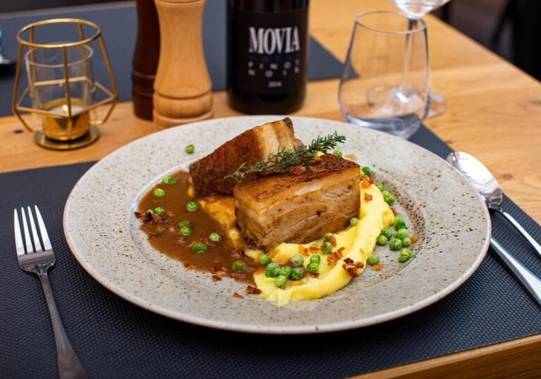 poroka na Kozjanskem dvoru