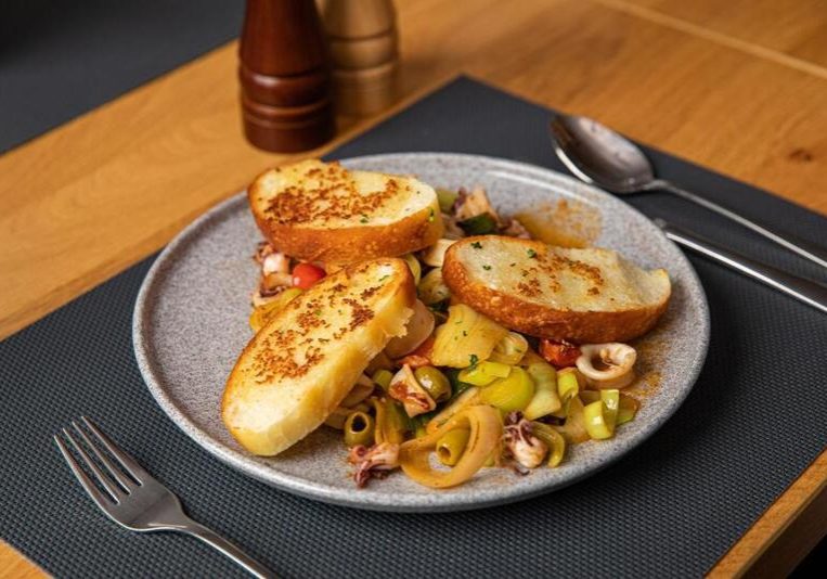 poroka na Kozjanskem dvoru