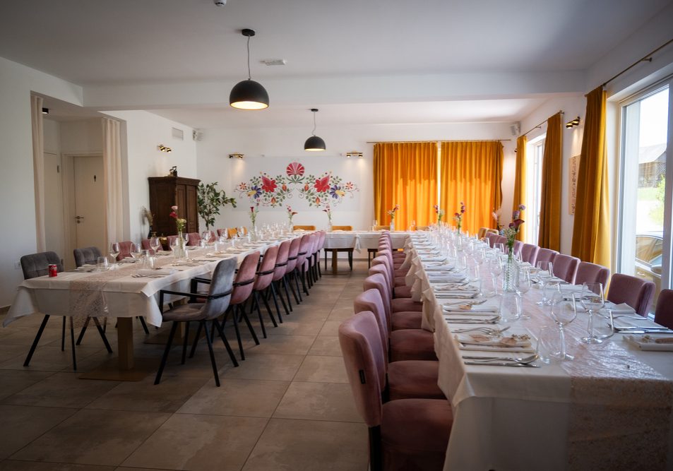 poroka v Kristalni Dolini